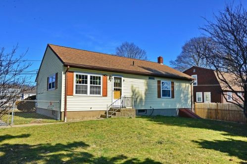 23 Rosemont Ave, Cumberland RI  02864-7518 exterior