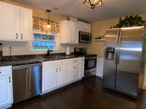 122 Westwood Dr, Nashua, NH 03062-3425