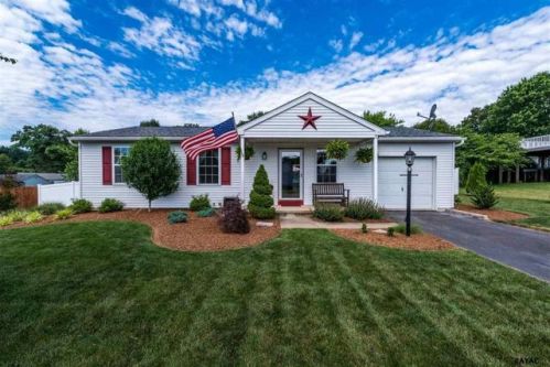304 Pine Valley Dr, Cross Roads, PA 17322-9217