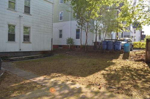 356 Chestnut St, New Britain CT 06051-2307 exterior