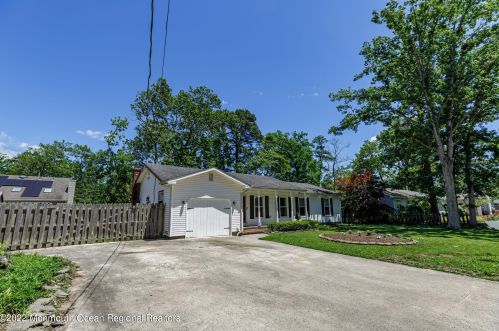 1618 Whitcomb Rd, Lacey NJ  08731-3347 exterior