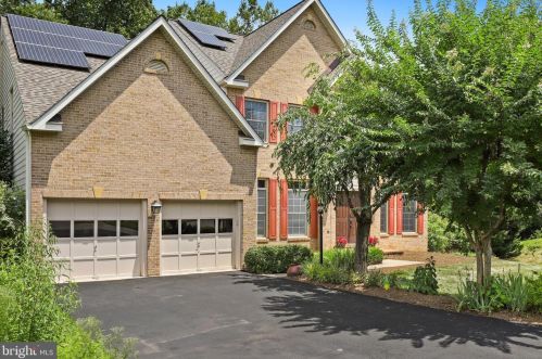 526 Beauregard Dr, Leesburg VA 20175-8924 exterior