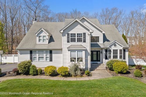 71 Tuscany Dr, Jackson Twp, NJ 08527-3169