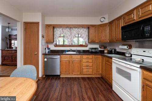 6 Pendleton Dr, Berlin Boro NJ  08009-9672 exterior