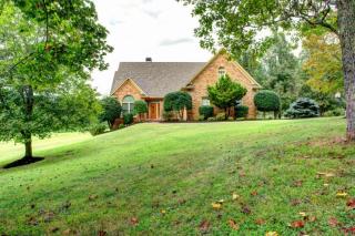 2218 Fallen Oaks Dr, Knoxville, TN 37932-1041