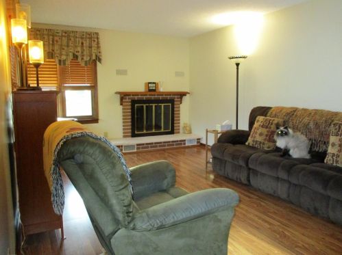 8123 Kooy Dr, Hammond, IN 46321-1841