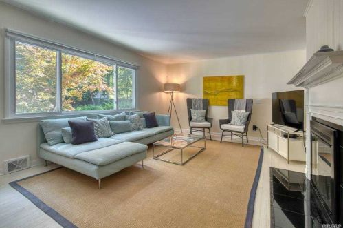 6570 Skunk Ln, Nassau Point, NY 11935-1598