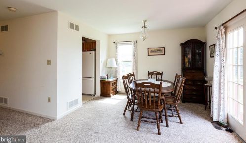 18 Townsend Ct, Lancaster PA  17603-6797 exterior