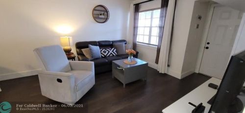 7080 173rd Dr, Hialeah, FL 33015-5527