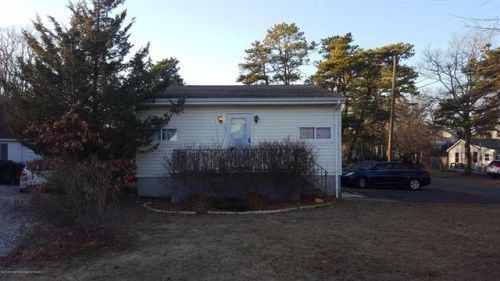 731 Maple Ave, Bricktown, NJ 08724-1552