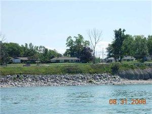 4345 Lake Shore Rd, Hamburg, NY 14075-2045