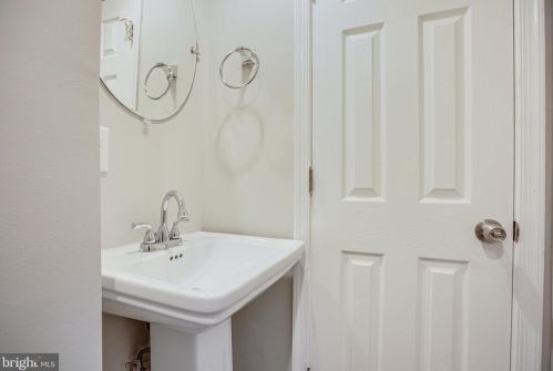 10600 Woodland Dr, Fredericksburg VA  22407-7759 exterior