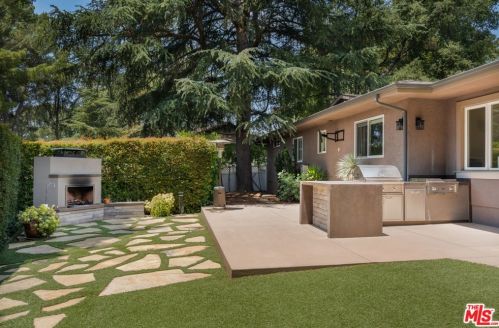 1732 Bonita Vista Dr, La Canada CA  91011-1614 exterior