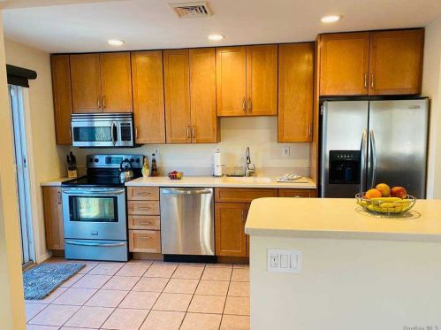 1362 Hummel Ave, Holbrook, NY 11741-5712
