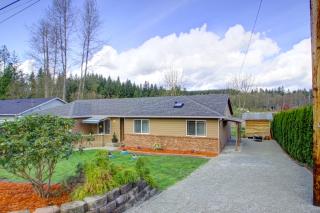 2213 256th St, Camano Island, WA 98292-4913