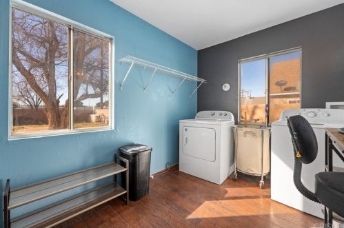 44327 Heaton Ave, Lancaster CA 93534-4337 exterior