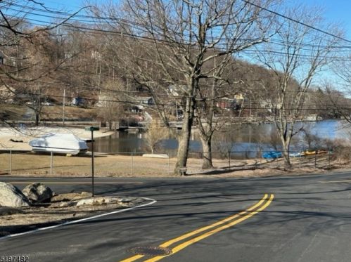 137 Bell Ave, Hopatcong NJ  07843-1543 exterior