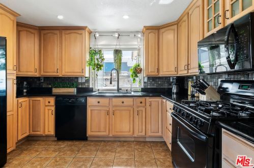 2216 Electra Ave, Simi Valley CA  93065-1720 exterior