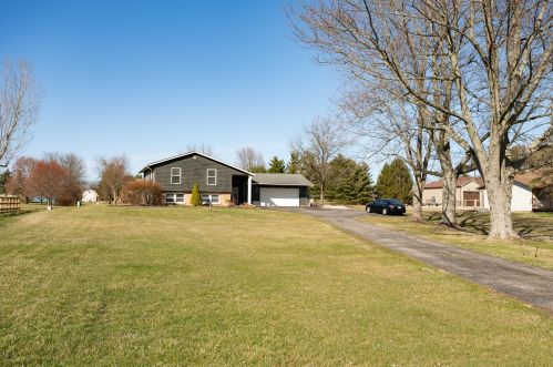 7864 Beecher Rd, Pataskala, OH 43062-7510