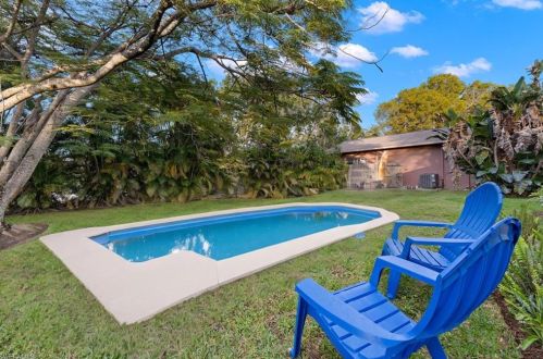 1075 Rordon Ave, Naples FL  34103-4570 exterior