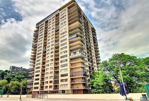 1203 River Rd, Edgewater NJ 07020-1456 exterior