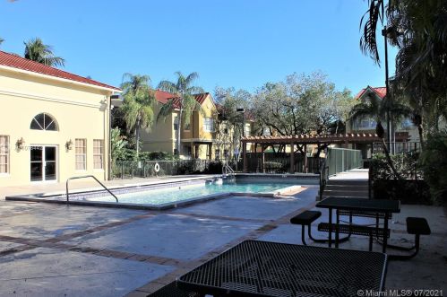 18332 68th Ave, Hialeah FL  33015-3428 exterior