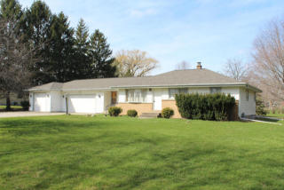 10319 Greenview Dr, Thiensville, WI 53092-5716