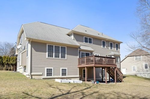 37 Millers Brook Dr, Cumberland RI  02864-6163 exterior