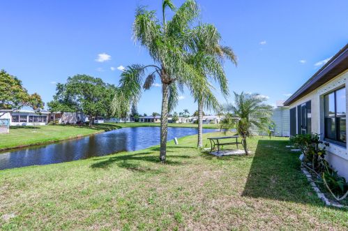 116 Camino Del Rio, Fort Pierce FL  34952-2375 exterior