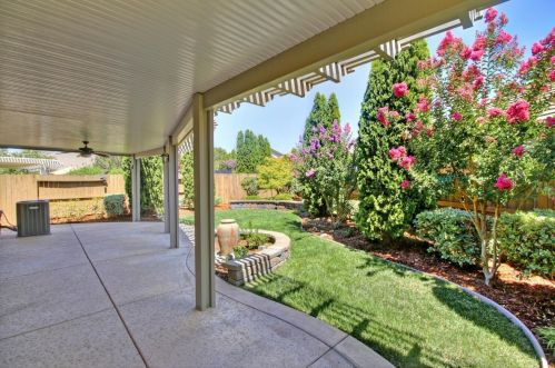 9860 Westminster Way, Elk Grove CA  95757-5124 exterior
