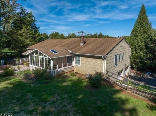 4 Willocks Ct, White House Station, NJ 08889-3544