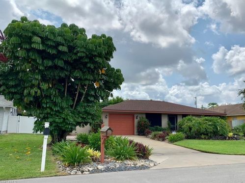 2260 54th St, Naples, FL 34116-6840