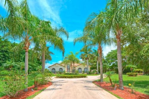 8443 Sawpine Rd, Delray Beach, FL 33446-9523