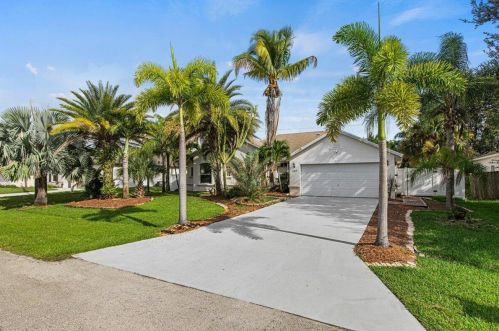 427 Fields Ave, Fort Pierce, FL 34953-4004