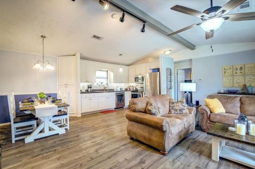 9805 Lafayette Dr, Greenville TX  75402-3728 exterior