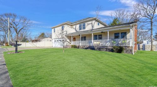 39 Laurelton Ave, Lake Grove, NY 11755-3120