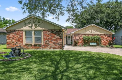 10115 Rustic Gate Rd, Morgans Point, TX 77571-4113