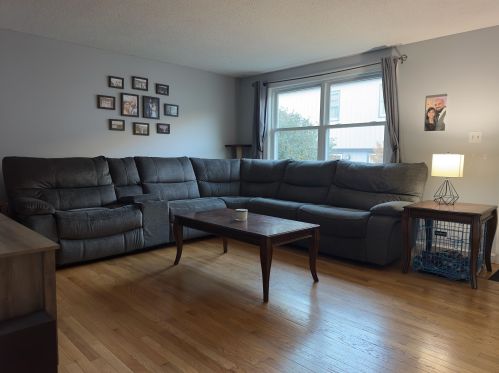 39 Bluestone Dr, Nashua NH  03060-6824 exterior