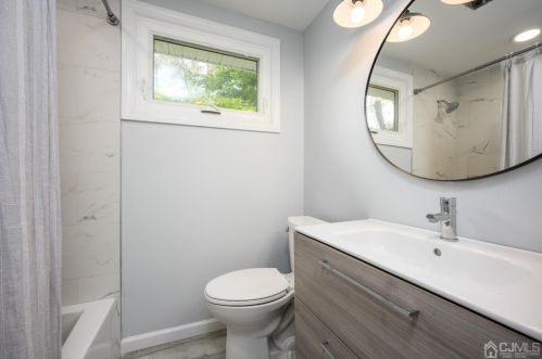 32 Meadow Rd, East Brunswick NJ  08816-4333 exterior
