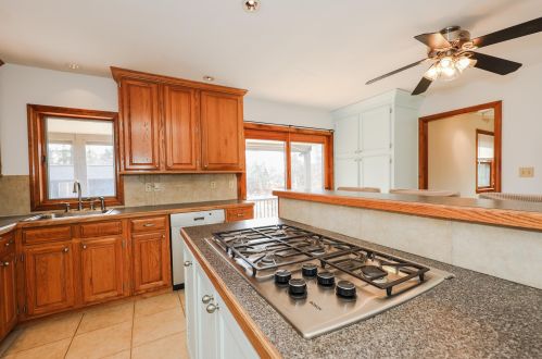 16 10th St, Kingston NH  03848-3717 exterior