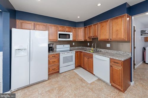 105 Wycombe Ave, West Deptford NJ  08096-4235 exterior