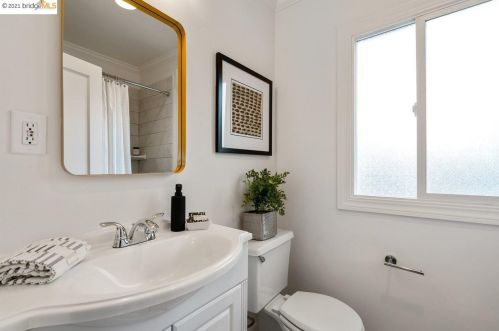 1327 Mariposa St, Richmond CA 94804-5017 exterior