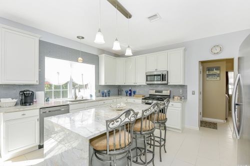 50 Pinehurst Dr, Mount Sinai NY  11766-3421 exterior