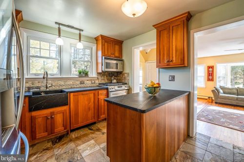1248 Faust Rd, Perkiomenville, PA 18074-9688