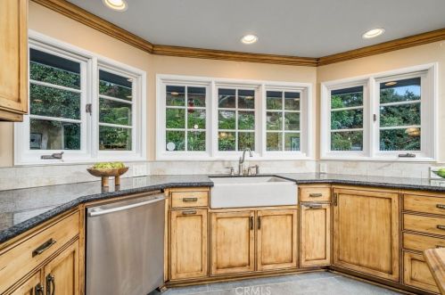 1022 Oak Canyon Ln, Glendora CA  91741-2256 exterior