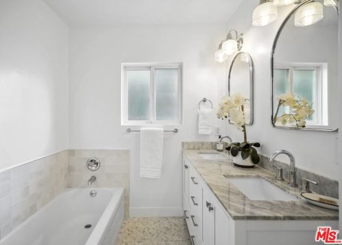 3351 Wrightwood Dr, North Hollywood CA  91604-3939 exterior