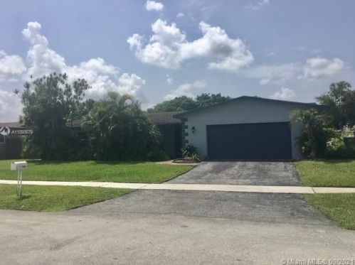 11510 18th St, Hollywood, FL 33026-2056