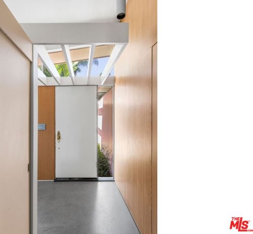 268 Kenneth Rd, Glendale CA  91202-1439 exterior