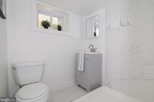 33 Aberdeen Pl, West Deptford NJ  08096-2411 exterior
