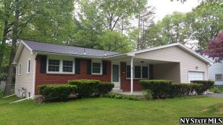27 Scotchpine Dr, Reidsville, NY 12186-9513